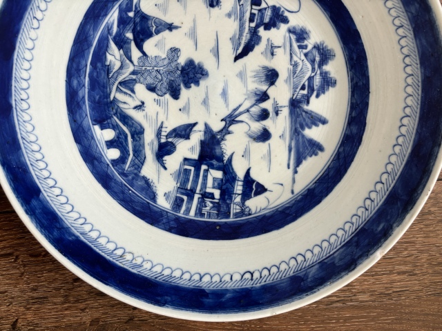 古玩陶瓷樓臺亭閣山水紋青花盤拍賣，當前價格3500元