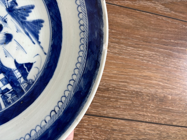 古玩陶瓷樓臺亭閣山水紋青花盤拍賣，當前價格3500元