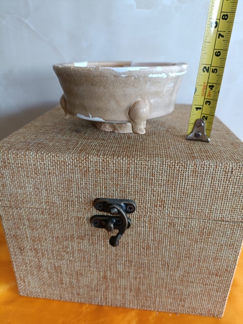 古玩陶瓷元代龍泉黃釉鼎式吊腳爐拍賣，當前價格369元