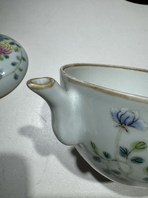 古玩陶瓷清同治·細(xì)路粉彩花卉紋參壺拍賣，當(dāng)前價(jià)格3800元