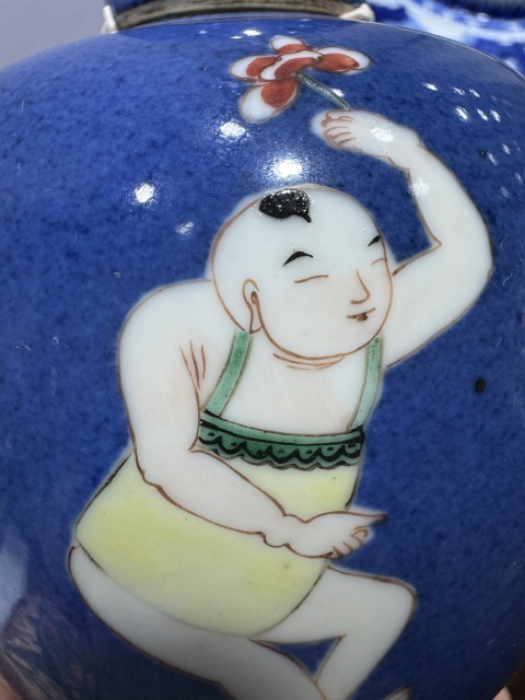 古玩陶瓷灑藍釉五彩持蓮童子紋罐拍賣,當前價格13000元