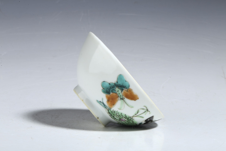 古玩陶瓷晚清·粉彩蝶戀花紋茶圓拍賣，當前價格398元