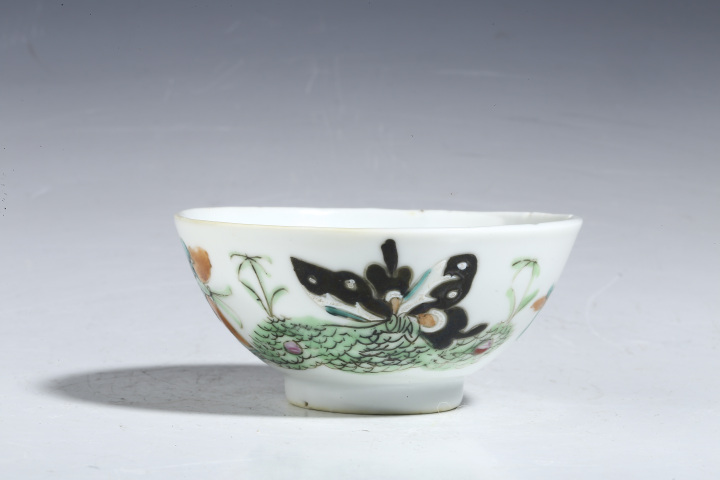 古玩陶瓷晚清·粉彩蝶戀花紋茶圓拍賣，當前價格398元