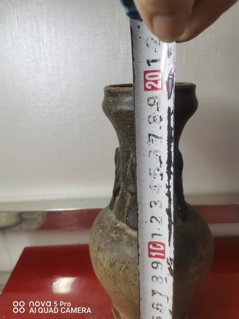 古玩陶瓷吉州窯褐釉貼塑人物紋盤口瓶拍賣,當(dāng)前價格26000元