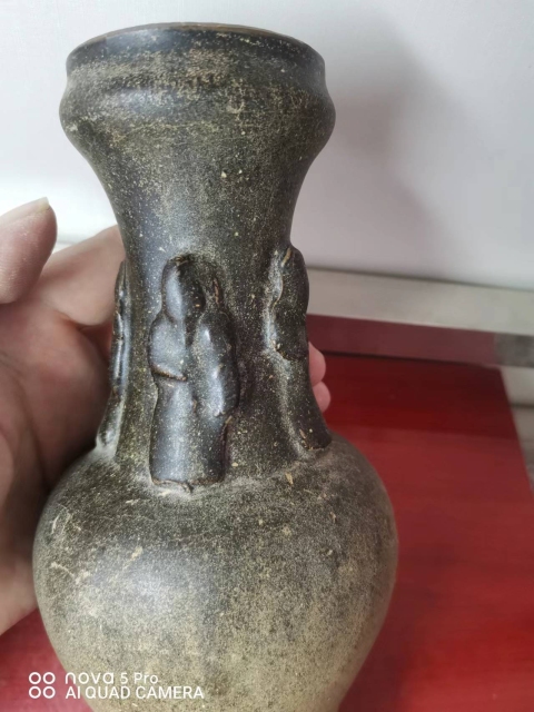 古玩陶瓷吉州窯褐釉貼塑人物紋盤口瓶拍賣,當(dāng)前價格26000元