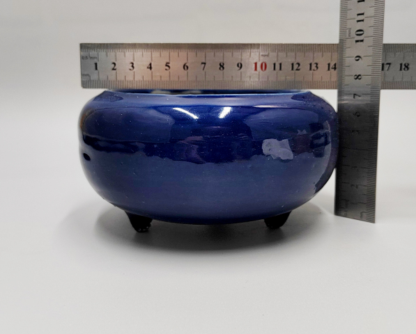 古玩陶瓷清代霽藍(lán)釉三足爐拍賣，當(dāng)前價(jià)格880元