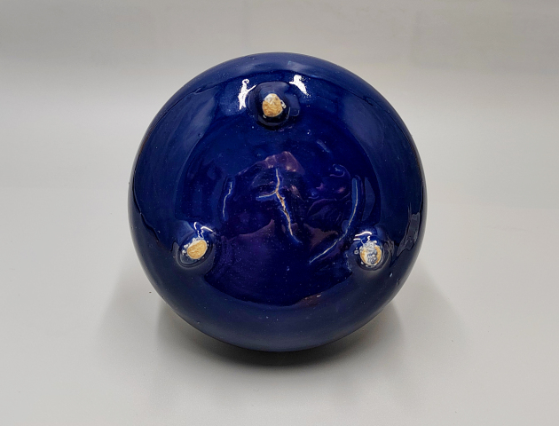 古玩陶瓷清代霽藍(lán)釉三足爐拍賣，當(dāng)前價(jià)格880元