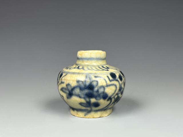古玩陶瓷明中期·青花開窗花卉紋小罐拍賣,當前價格1380元