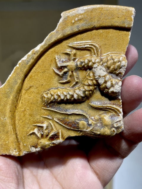 古玩陶瓷館藏級元末明初黃釉龍紋瓦當【官造】拍賣,當前價格299元