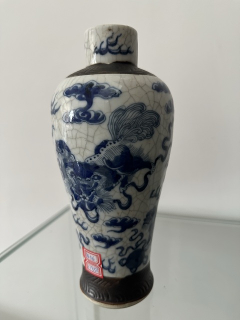 古玩陶瓷哥釉青花獅子繡球圖雞腿瓶拍賣(mài),當(dāng)前價(jià)格3980元