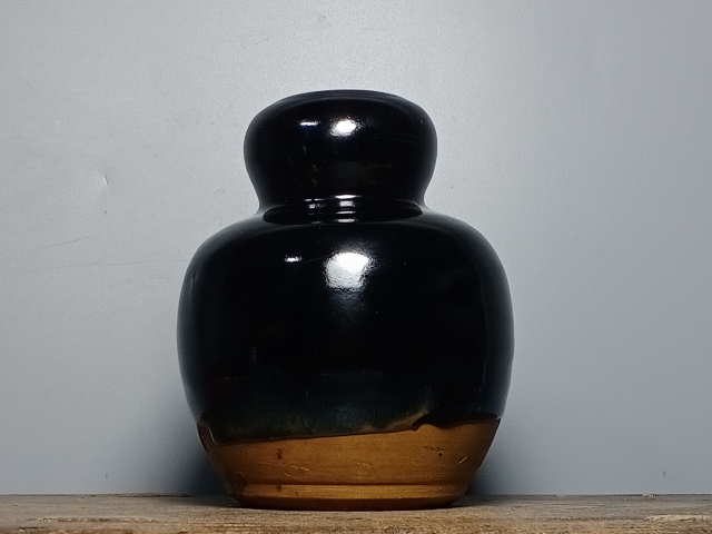 古玩陶瓷清代?黑釉蒜頭瓶拍賣,當(dāng)前價(jià)格2600元