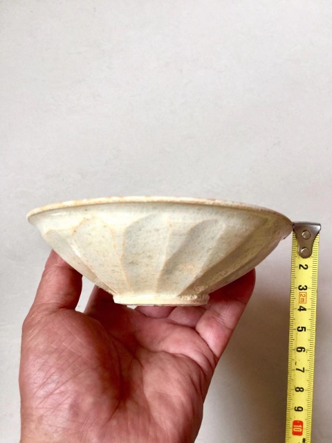 古玩陶瓷青白釉刻仰蓮紋斗笠碗拍賣，當(dāng)前價(jià)格1688元