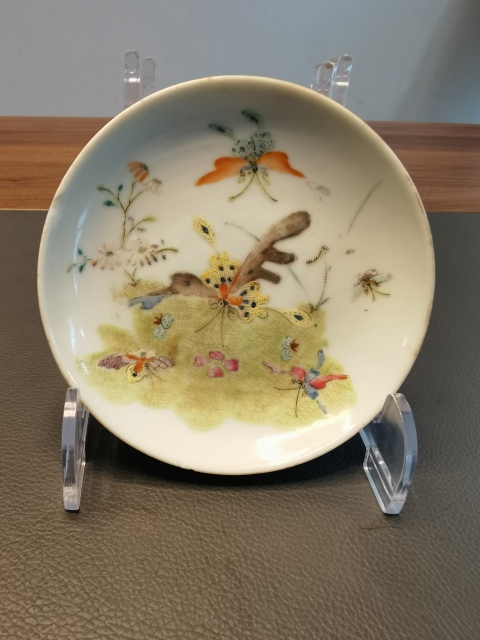 古玩陶瓷光緒本朝粉彩蝶戀花紋盤拍賣,當前價格750元