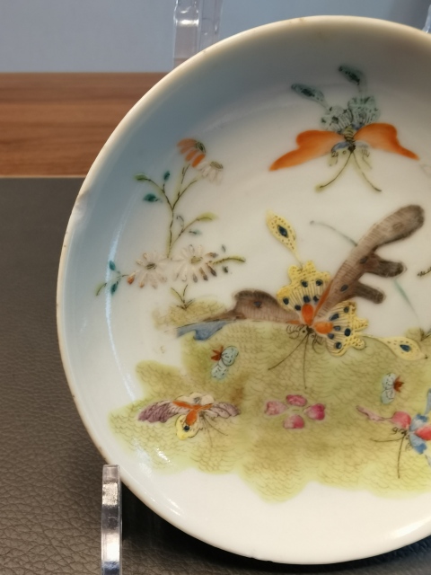 古玩陶瓷光緒本朝粉彩蝶戀花紋盤拍賣,當前價格750元
