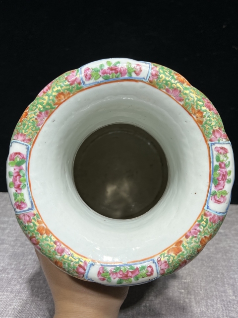 古玩陶瓷廣彩人物故事紋獅耳花口瓶拍賣,當前價格3900元