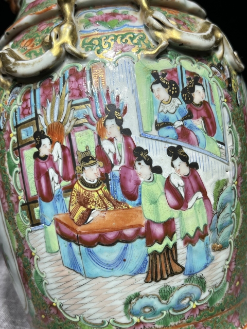 古玩陶瓷廣彩人物故事紋獅耳花口瓶拍賣,當前價格3900元