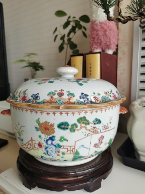 古玩陶瓷乾隆粉彩蓋缸拍賣(mài)，當(dāng)前價(jià)格4860元
