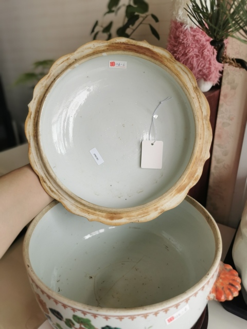 古玩陶瓷乾隆粉彩蓋缸拍賣(mài)，當(dāng)前價(jià)格4860元