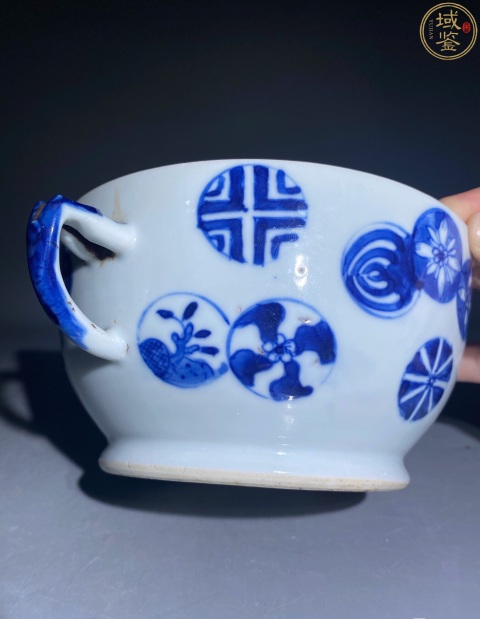 古玩陶瓷（優(yōu)品）晚清·青花皮球花紋雙耳缸拍賣，當(dāng)前價(jià)格0元