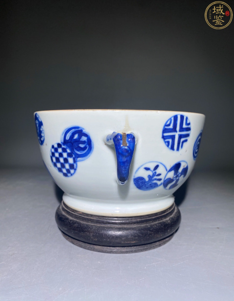 古玩陶瓷（優(yōu)品）晚清·青花皮球花紋雙耳缸拍賣，當(dāng)前價(jià)格0元