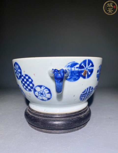 古玩陶瓷（優(yōu)品）晚清·青花皮球花紋雙耳缸拍賣，當(dāng)前價(jià)格0元