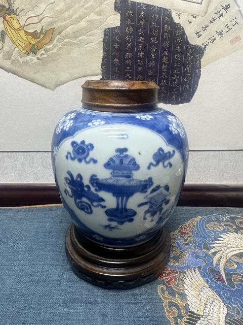 古玩陶瓷清康熙青花留白梅紋開光博古圖蓋罐 已走保真拍賣，當前價格12600元