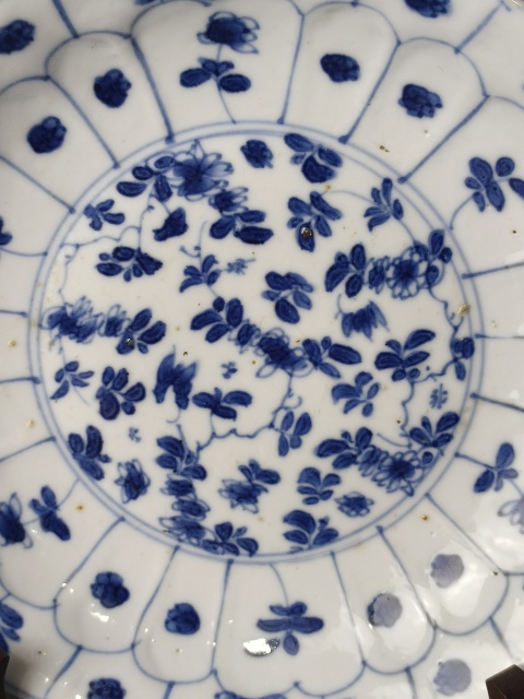 古玩陶瓷(精品青花盤)清?康熙?青花蓮瓣紋開光折枝花卉紋-賞盤拍賣,當前價格1854元