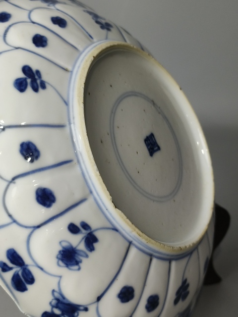 古玩陶瓷(精品青花盤)清?康熙?青花蓮瓣紋開光折枝花卉紋-賞盤拍賣,當前價格1854元