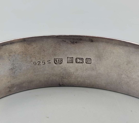 古玩雜項1980英國伯明翰純銀鏨刻雕花可開口手鐲拍賣,當(dāng)前價格596元