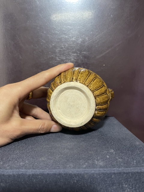 古玩陶瓷宋黃褐釉印仰蓮紋執(zhí)壺拍賣(mài),當(dāng)前價(jià)格8800元