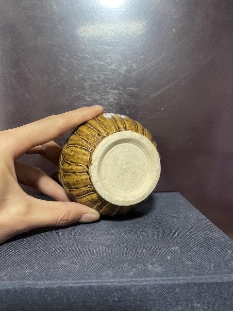 古玩陶瓷宋黃褐釉印仰蓮紋執(zhí)壺拍賣(mài),當(dāng)前價(jià)格8800元