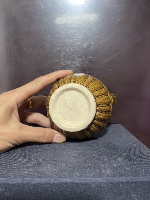 古玩陶瓷宋黃褐釉印仰蓮紋執(zhí)壺拍賣(mài),當(dāng)前價(jià)格8800元