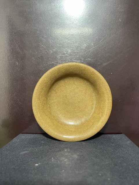 古玩陶瓷元龍泉青瓷黃釉撇口盤拍賣，當前價格3800元