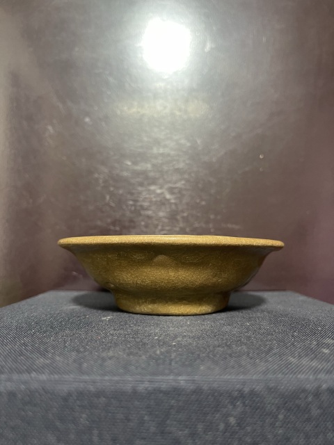 古玩陶瓷元龍泉青瓷黃釉撇口盤拍賣，當前價格3800元