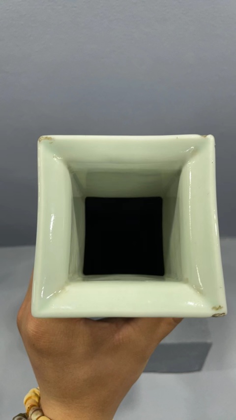 古玩陶瓷無雙譜四方瓶拍賣,當前價格48000元