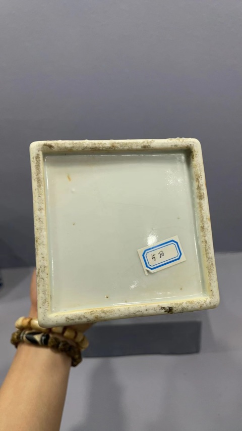 古玩陶瓷無雙譜四方瓶拍賣,當前價格48000元