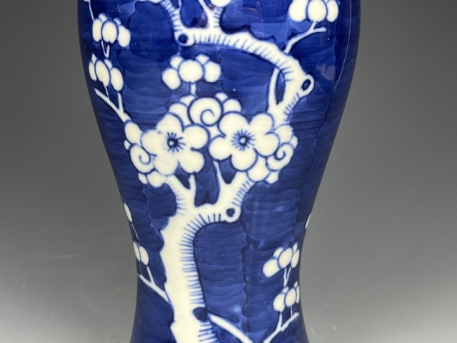 古玩陶瓷x青花冰梅紋觀音瓶拍賣，當前價格5500元