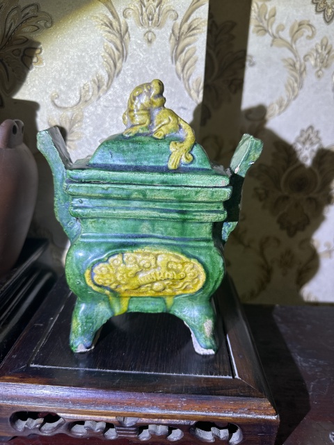 古玩陶瓷三彩爐拍賣，當(dāng)前價(jià)格19999元