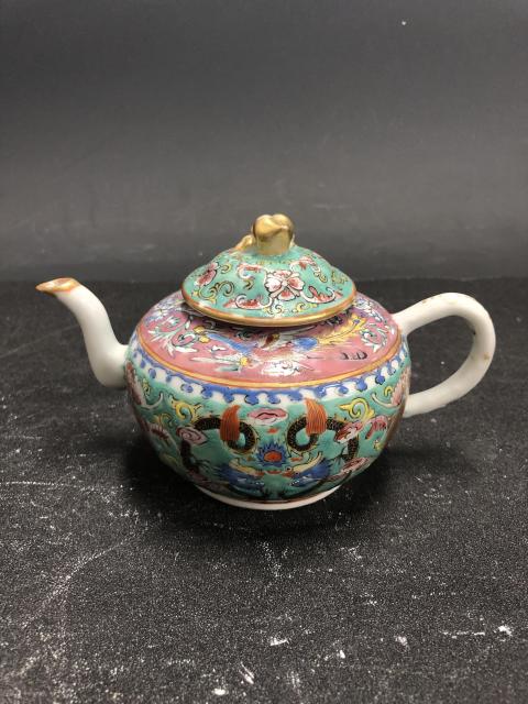 古玩陶瓷（保真卡）祝壽?；轭}材清粉彩龍鳳茶壺拍賣，當前價格3888元