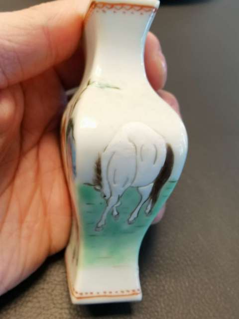古玩陶瓷一把抓頂級細(xì)路粉彩八駿圖瓶拍賣,當(dāng)前價格3500元