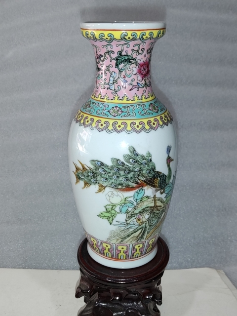 古玩陶瓷粉彩孔雀花卉紋瓶拍賣(mài)，當(dāng)前價(jià)格880元