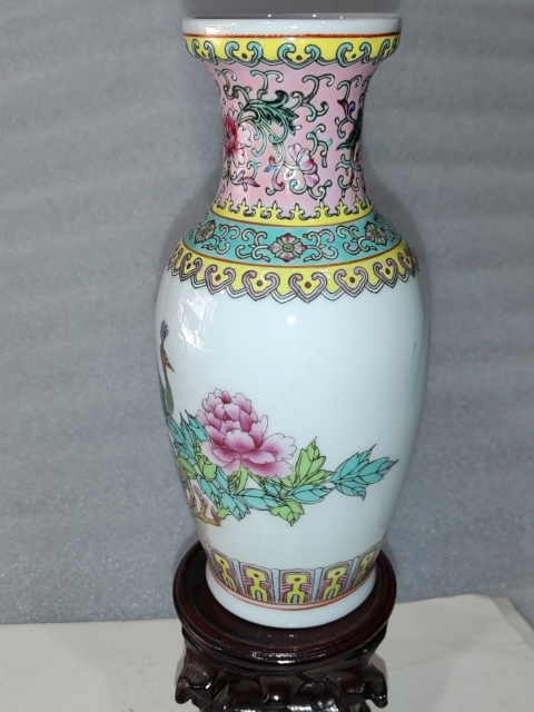 古玩陶瓷粉彩孔雀花卉紋瓶拍賣(mài)，當(dāng)前價(jià)格880元