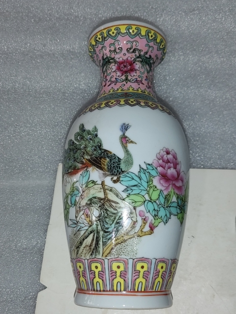 古玩陶瓷粉彩孔雀花卉紋瓶拍賣(mài)，當(dāng)前價(jià)格880元