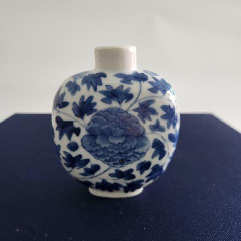 古玩陶瓷青花纏枝花卉紋鼻煙壺拍賣,當前價格4500元