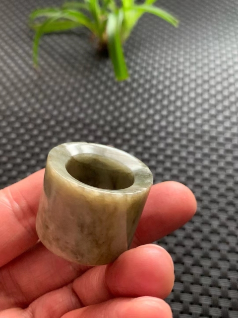 古玩玉器清代和田玉雕“素紋扳指”拍賣,當前價格3000元