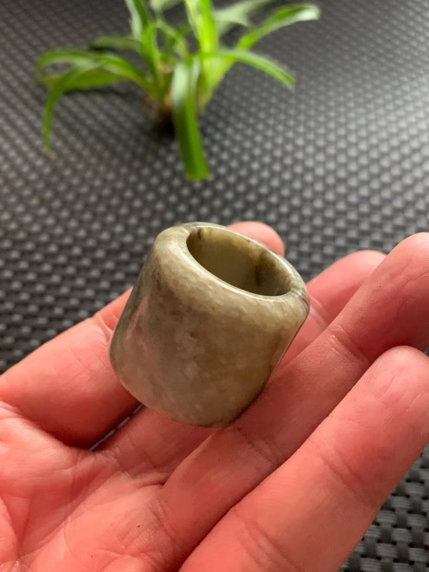 古玩玉器清代和田玉雕“素紋扳指”拍賣,當前價格3000元