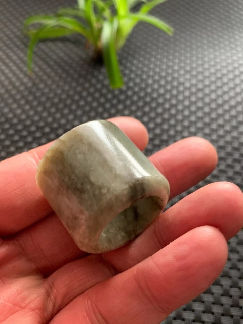 古玩玉器清代和田玉雕“素紋扳指”拍賣,當前價格3000元