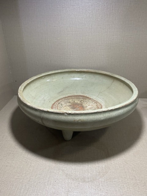 古玩陶瓷龍泉青瓷三足爐拍賣,當前價格1200元