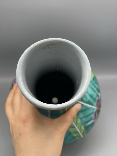 古玩陶瓷民國廣彩百財(cái)紋天球瓶拍賣,當(dāng)前價(jià)格2673元