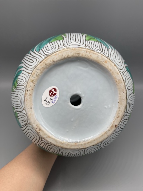 古玩陶瓷民國廣彩百財(cái)紋天球瓶拍賣,當(dāng)前價(jià)格2673元
